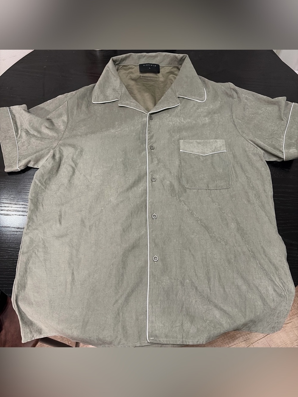 Men's Short-Sleeve Button-Down Shirt in Olive with Contrast Piping